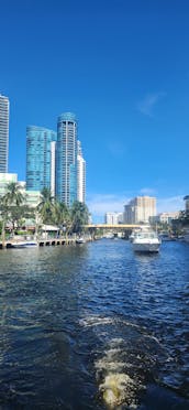 *NEW* 2022 Sun Tracker Pontoon Boat Rental in Fort Lauderdale, Florida.