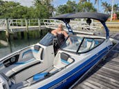 Explore com estilo com o Yamaha AR250 Jetboat 2022!