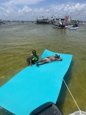 Diversão na Ilha do Caranguejo! Slide, Lily Pad, infláveis e muito mais