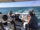 Fête sur la plage en bateau à moteur sur l'île de Grand Bahama