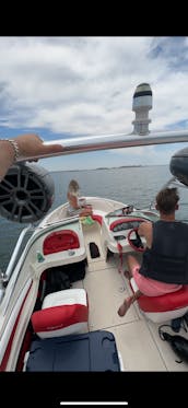 Sea Ray Ski Boat with all the essentials + LOUD AUDIO SYSTEM