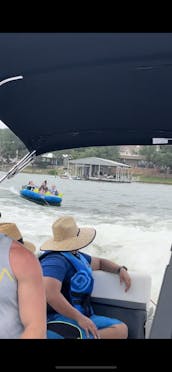 Scarab 215ID 2019 en el lago Possum Kingdom