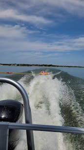 24ft SunTracker Party/Fishing Pontoon at Lake Grapevine, Texas