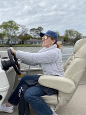 Lowe SS250 Pontoon Rental on Cedar Creek Lake