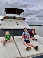 MTC 35' Cabin Cruiser Charter on Lake Lewisville $150 weekdays