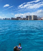 Una experiencia única y emocionante de navegación y natación en trimarán en Waikiki