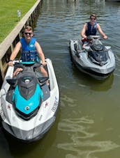 2 Skis for the price of one on Lake Houston, Texas