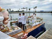 Barco de madeira clássico para 12 passageiros em Huntington Beach, Califórnia