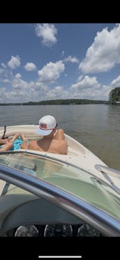 Powerful Sea Ray Select 200 with tower for Rent at Jackson Lake