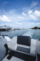 Sea Ray Sundeck 260 - La meilleure expérience à Miami avec toilettes !