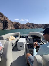 22' Viaggio Tritoon in Havasu with Licensed Captain 