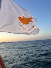 Crucero con champán al atardecer a bordo de un Jeanneau Sun Legende de 41 pies en Larnaca, Chipre