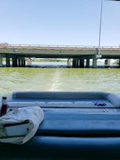 24' Sylvan Mirage Pontoon Rental in Lewisville, Texas