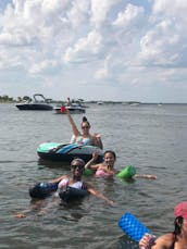 40’ Power Cruiser Yacht on Lewisville Lake