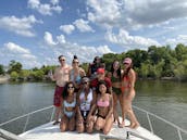 40’ Power Cruiser Yacht on Lewisville Lake