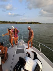 36ft cruiser Motor Yacht Rental in Lewisville, Texas