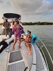 36ft cruiser Motor Yacht Rental in Lewisville, Texas