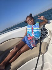2002 El Tahoe 254 Deckboat sale del puerto deportivo de Long Beach