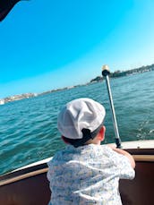 Stunning 20’ Luxury Vintage Duffy with Captain