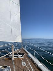 Belo veleiro clássico em Marina Del Rey