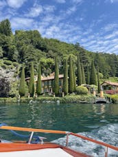 Barco de limusine aberto de madeira vintage em Menaggio