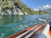 Barco de limusine aberto de madeira vintage em Menaggio