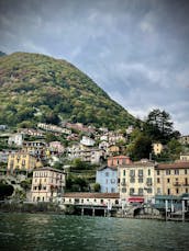 Barco de limusine aberto de madeira vintage em Menaggio