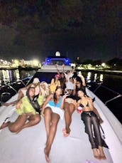 Azimut de 70 pies con 2 motos de agua incluidas en Miami: ¡una hora gratis!