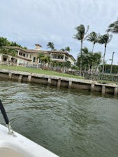 Barco Bayliner Element Deck de 16 pés para 6 pessoas em Sunny Isles Beach, Flórida!