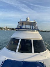 Crucero por Miami en un hermoso yate a motor Sea Ray Sedan Bridge de 50 pies