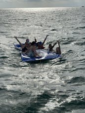 Catamarán de 48 pies navegando por la bahía de Biscayne. Fiesta, Curación de sonido, Wingfoil