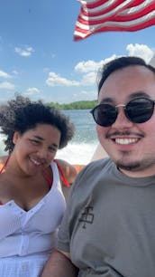 Su experiencia VIP en un lago: Lake Norman Luxury (conductor incluido 👨‍✈️)