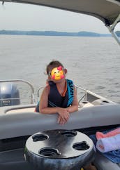 Enjoy a beautiful day on Lake Norman with a 23ft Luxury Tri-toon and free tube!