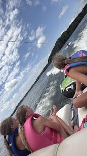 Your VIP Lake Experience: Lake Norman (Driver Incl. 👨‍✈️)