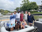 Barco pontão Godfrey Monaco de luxo 2022 para alugar em Muskegon Lake, Michigan