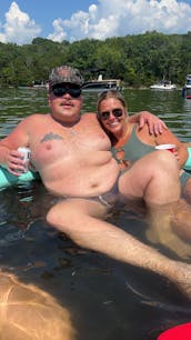 Party-Ready 24' Pontoon w/ Captain – Great for Groups & Lake Days!