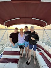 28 Ft. Pontoon Boat -Near Nashville on Old Hickory Lake