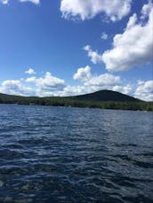 Veleiro Sunfish no lago Merrymeeting em New Hampshire