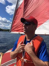 Voilier Sunfish sur le lac Merrymeeting dans le New Hampshire