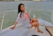 2020 SUPER LUXURY YACHT IN MANHATTAN - UP TO 12 GUESTS * Female Owned*