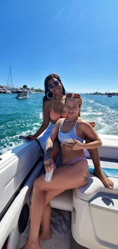 32' Bayliner Motor Yacht Cruising Emerald Bay, Newport Beach & Catalina