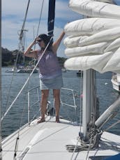 Navegando en Newport: velero Catalina 320 con el capitán Kenneth y el capitán Perrin