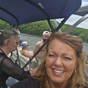 Living the Lake Life with Bentley elite 253 Swingback Pontoon!