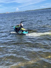  Nuevos alquileres de motos acuáticas SeaDoo Sparks y GTI en la playa de la ciudad de Panamá