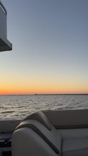 ¡Crucero de lujo al atardecer en las aguas de la ciudad de Panamá, Florida!