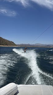 目を覚ましたり、湖で一日だけ過ごしたりしましょう！きっとエドベンチャーを気に入るはずです！
