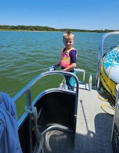 Qwest 822 Lani Pontoon for Rent at Lake Ray Roberts State Park Isle du Bois Park