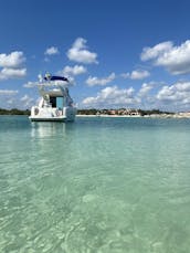 Location de yacht tout compris Azimut de 42 minutes sur la plage de Tulum.