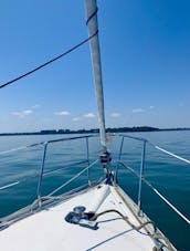 Sailing Long Island Sound with Captain Steve onboard 34ft Beneteau Oceanis 