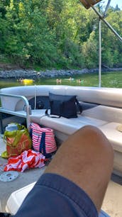 26' Sunchaser Rear Lounger Pontoon Boat in Portland with Captain